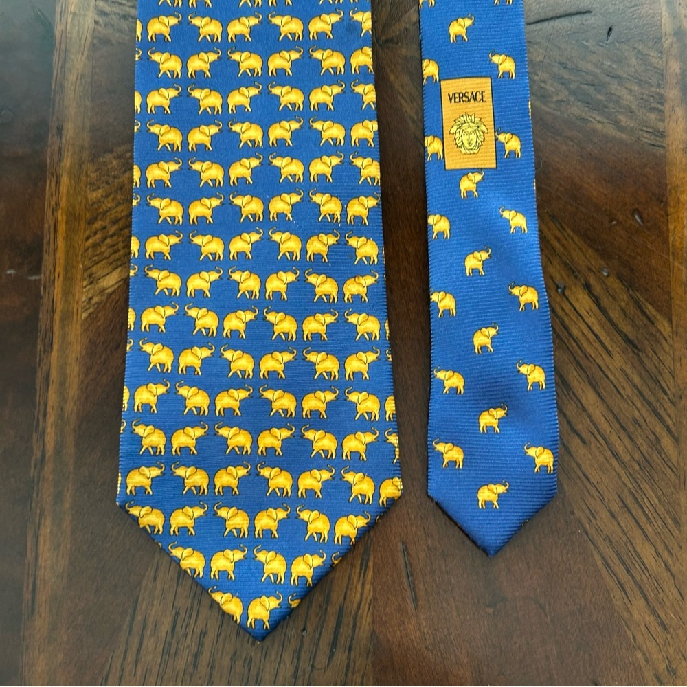 Gianni Versace royal blue gold elephant pattern silk necktie EUC
